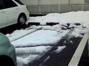 カラコロ駐車場の雪その３.jpg